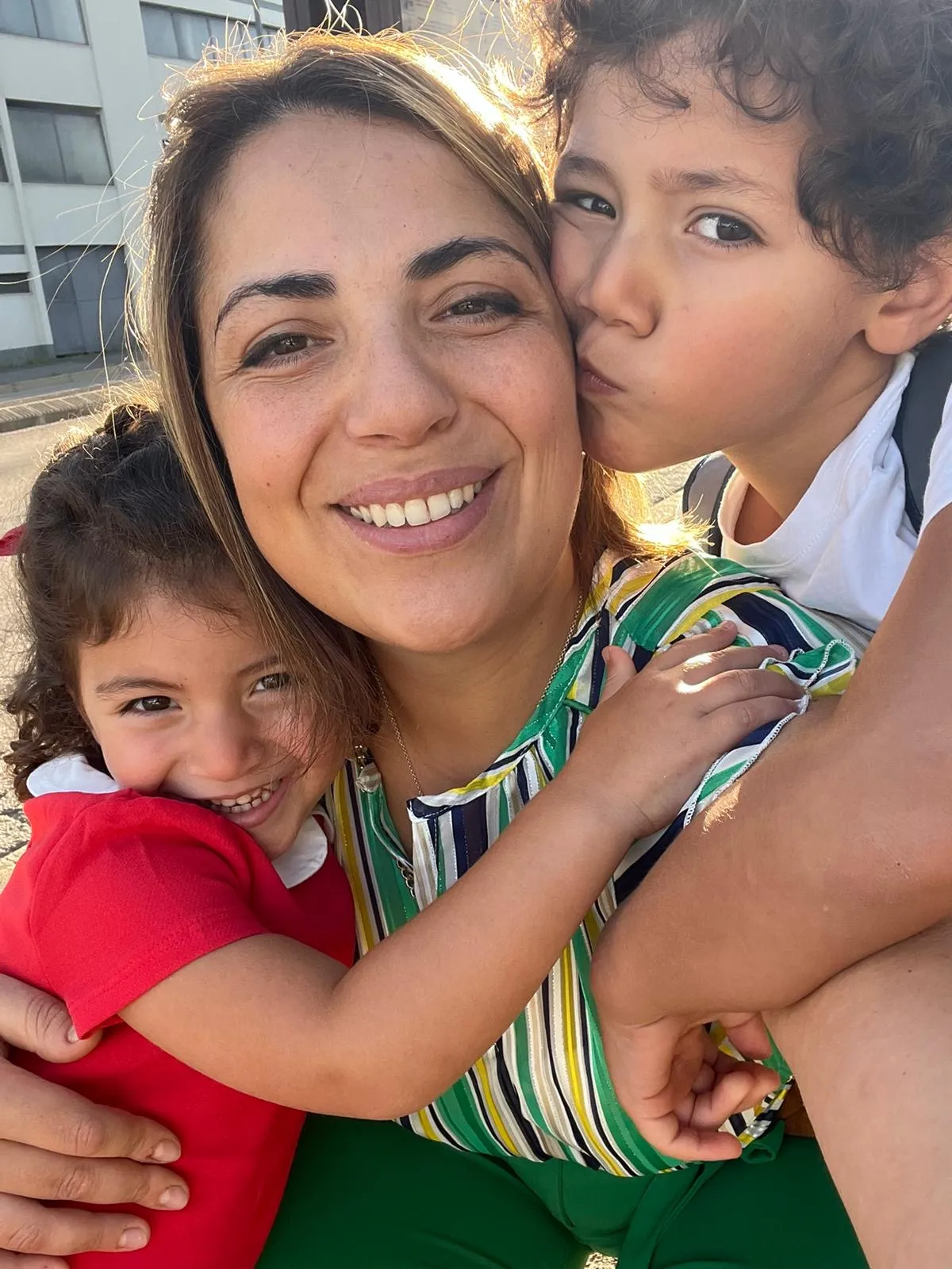 Lilia et ses 2 enfants Lilia et ses 2 enfants